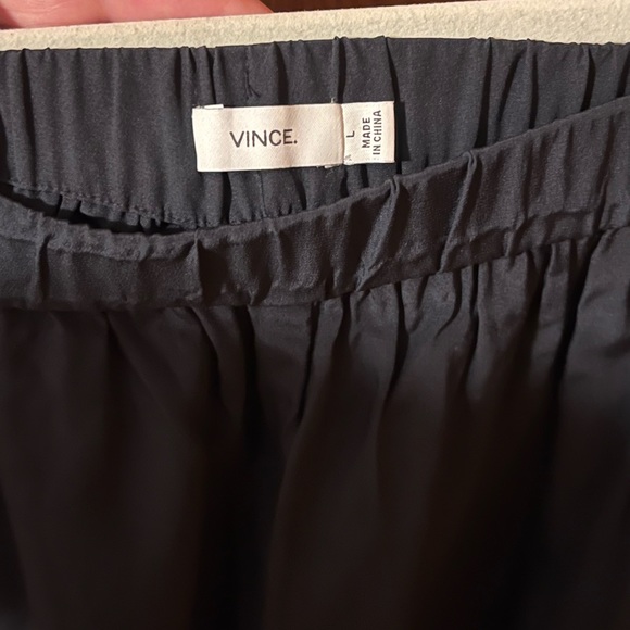 Vince 100% silk shorts, navy blue, size large - Picture 2 of 2